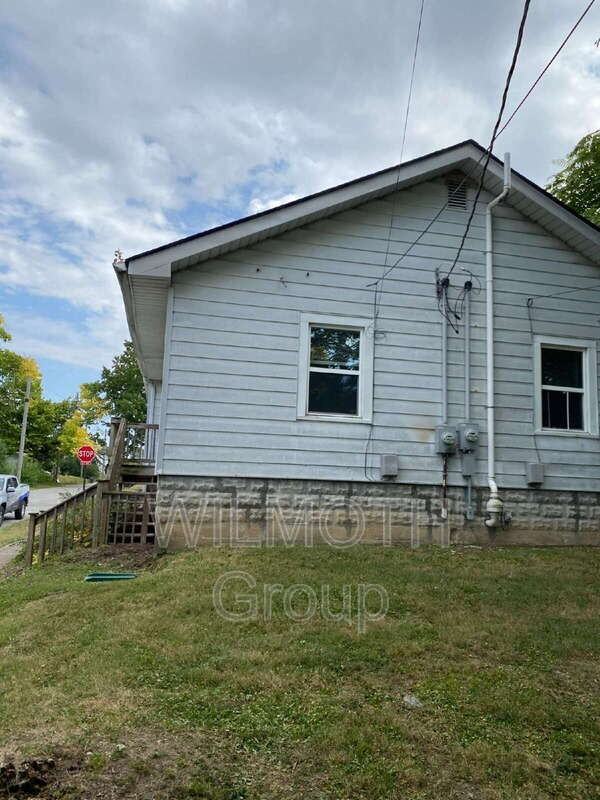 856 North Bradley Avenue - Photo 2 of 12