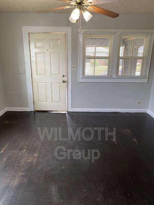 856 North Bradley Avenue - Photo 4 of 12