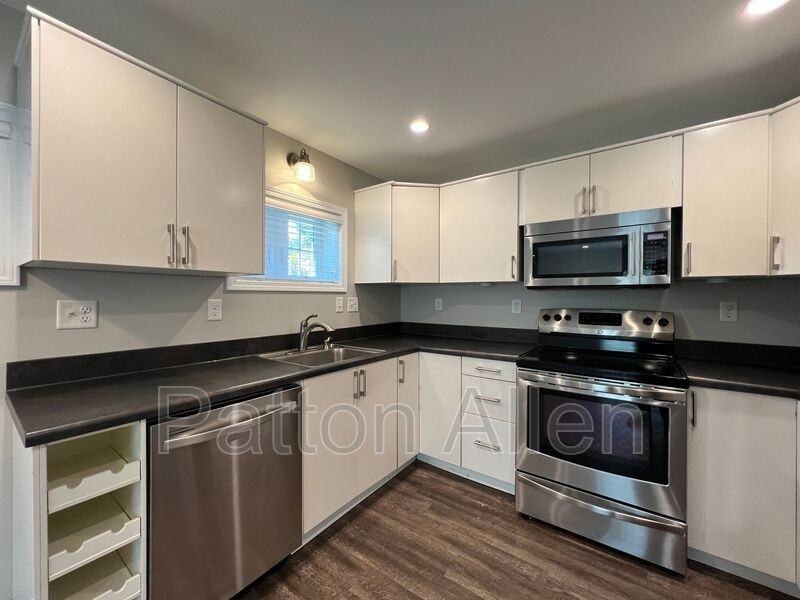 109 Barnard Ave - Photo 2 of 21