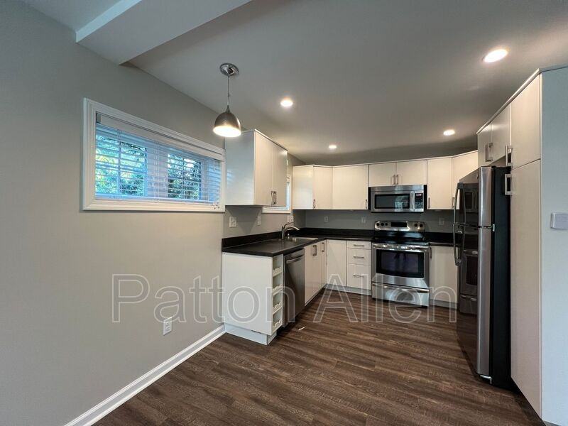 109 Barnard Ave - Photo 5 of 21