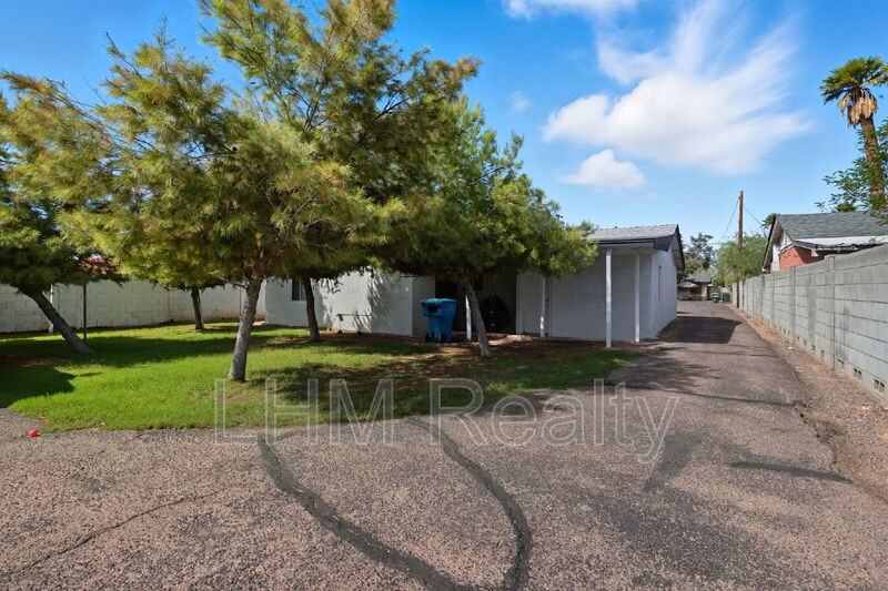 1713 N 31st Pl #6 - Photo 2 of 19