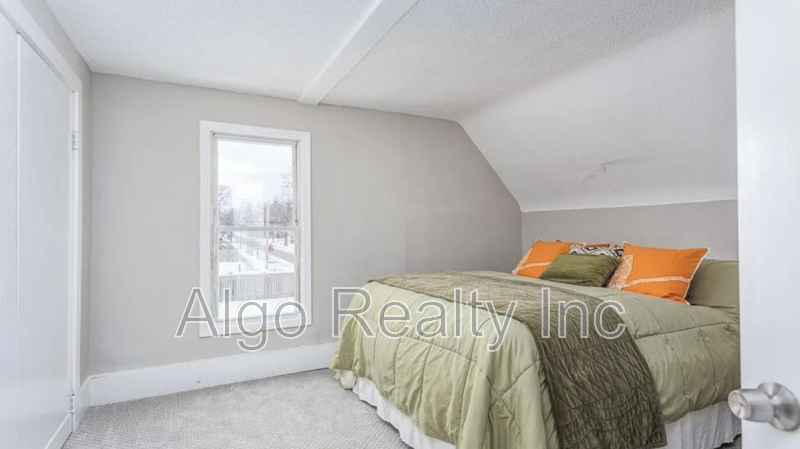 1015 30th Ave N - Photo 4 of 10