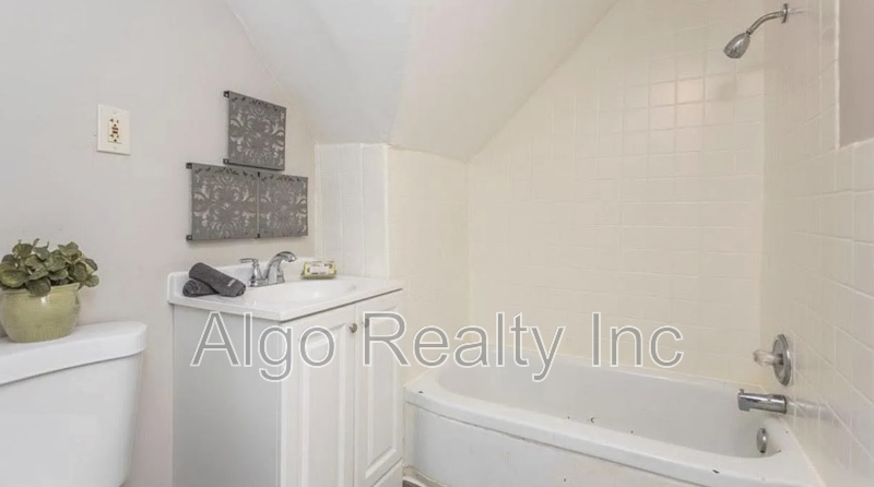 1015 30th Ave N - Photo 5 of 10