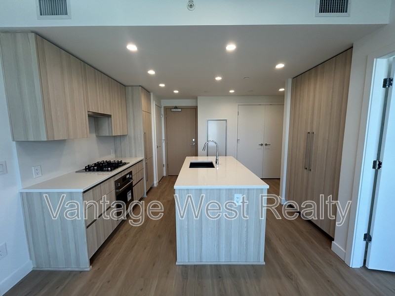 1801 Water St - Photo 2 of 7