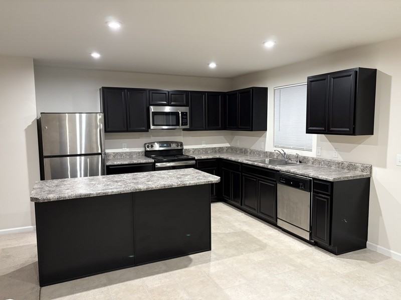 102 Castlebrook Dr - Photo 2 of 32