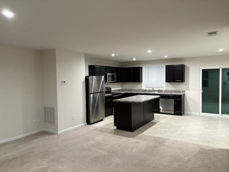 102 Castlebrook Dr - Photo 3 of 32