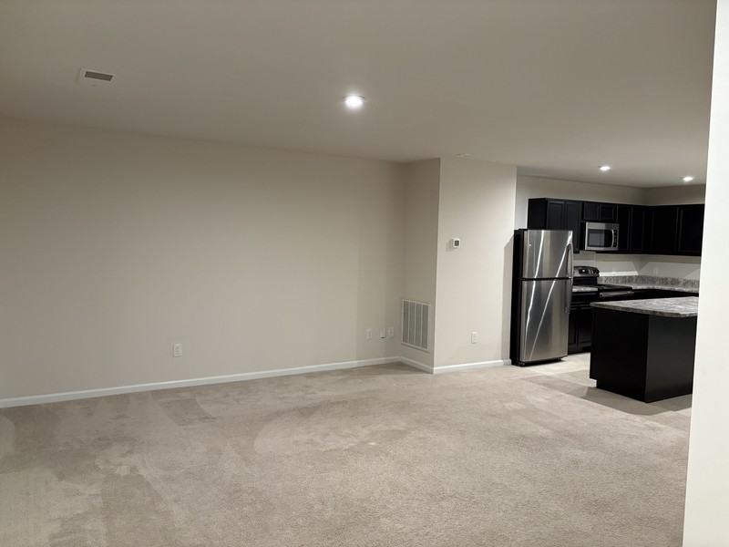 102 Castlebrook Dr - Photo 4 of 32