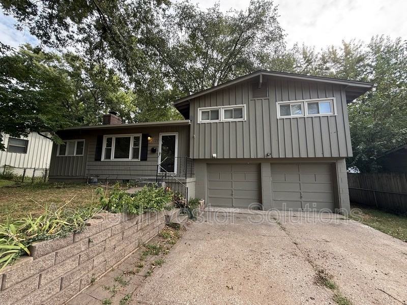 7945 Falmouth St - Photo 2 of 31