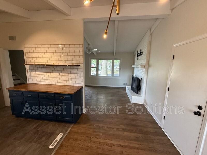 7945 Falmouth St - Photo 5 of 31