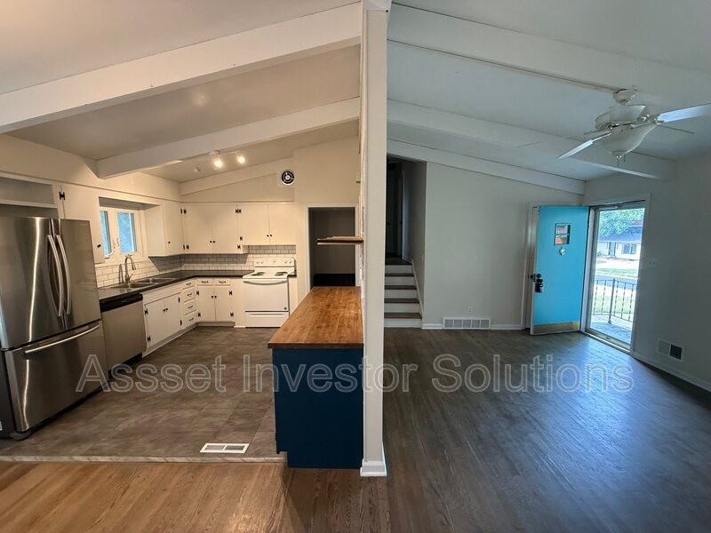 7945 Falmouth St - Photo 6 of 31