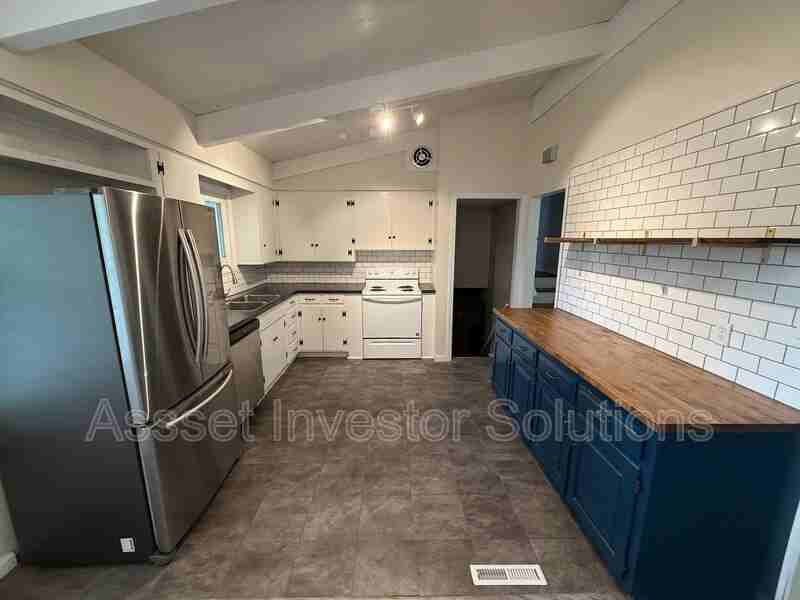 7945 Falmouth St - Photo 7 of 31