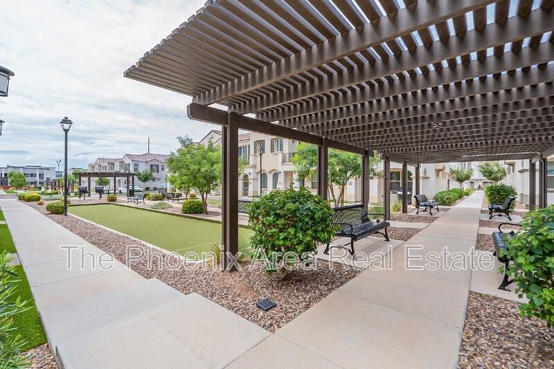 4022 E Erie St #101 - Photo 5 of 44