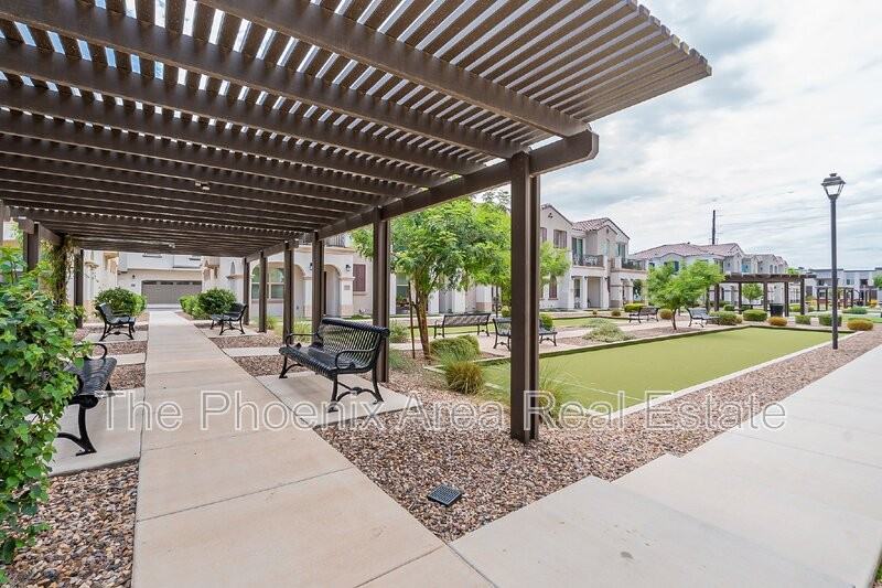 4022 E Erie St #101 - Photo 6 of 44