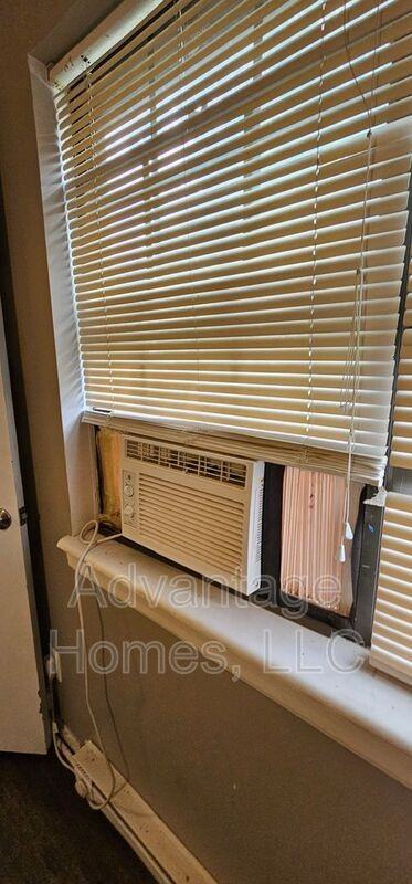 123 S Chester St - Photo 4 of 23