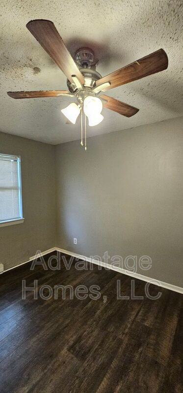 123 S Chester St - Photo 7 of 23