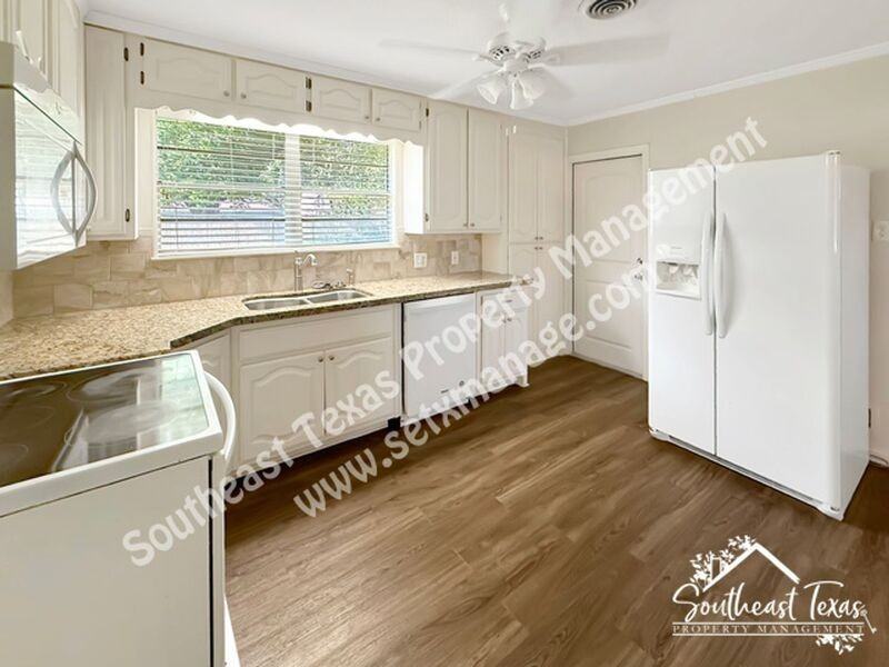 2749 Rose Ln - Photo 3 of 14