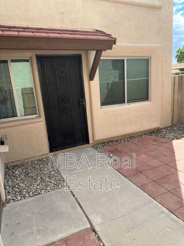 8037 E Glenrosa Ave - Photo 4 of 15