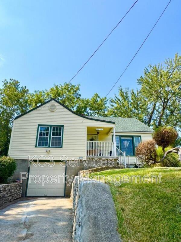 2218 N 27th St - Photo 2 of 31