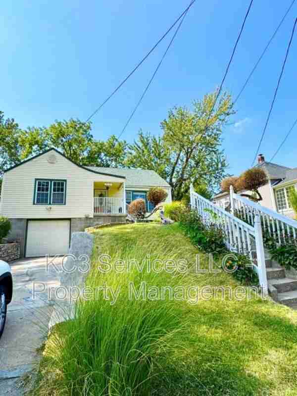 2218 N 27th St - Photo 3 of 31