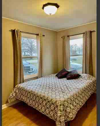 142 Hawthorne Ln - Photo 2 of 8