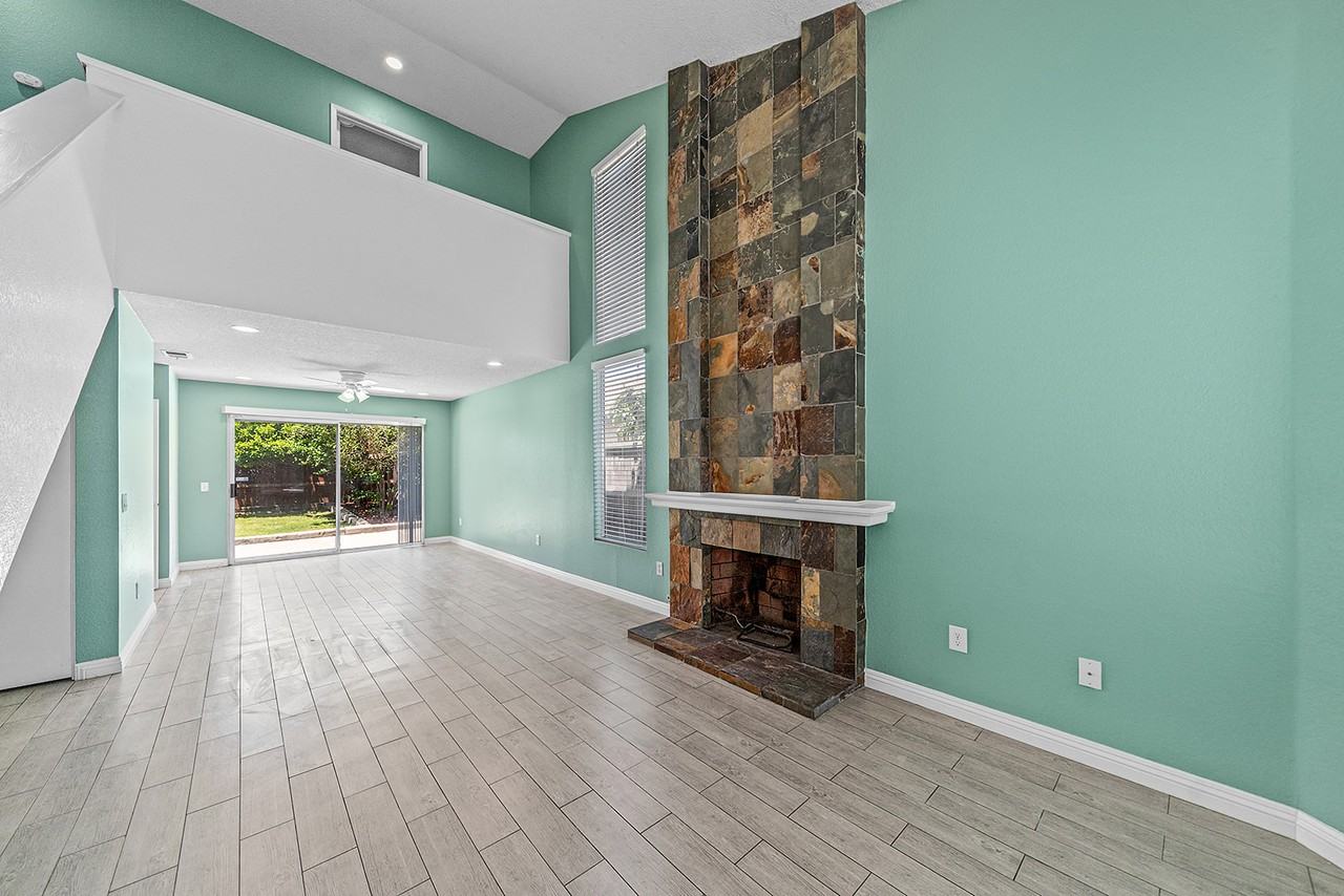 11530 Larchwood Dr - Photo 2 of 24