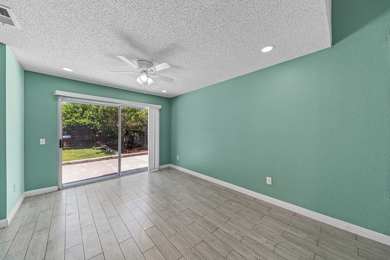 11530 Larchwood Dr - Photo 3 of 24