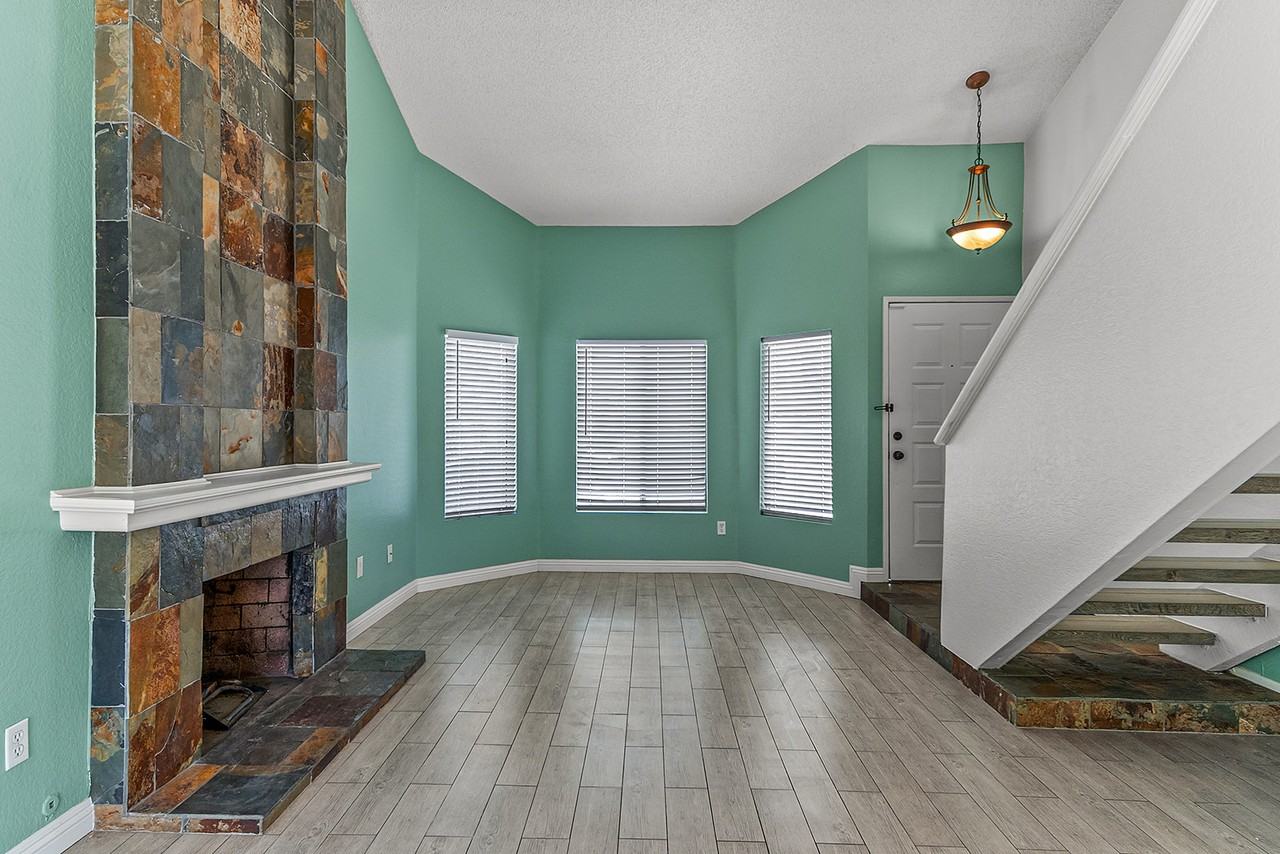 11530 Larchwood Dr - Photo 4 of 24