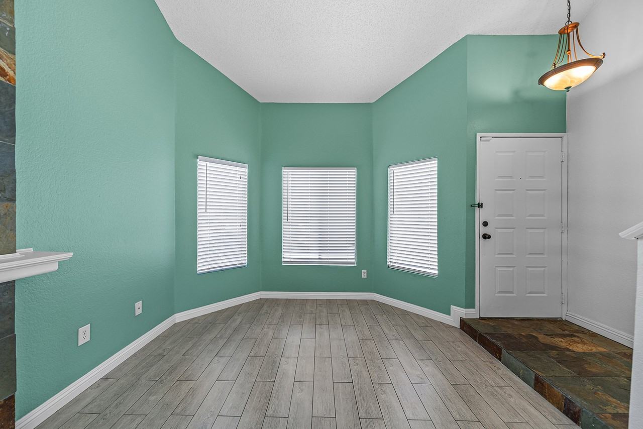 11530 Larchwood Dr - Photo 5 of 24