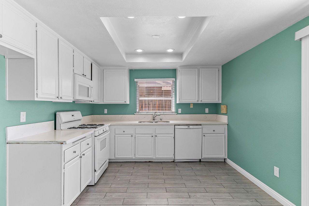 11530 Larchwood Dr - Photo 7 of 24