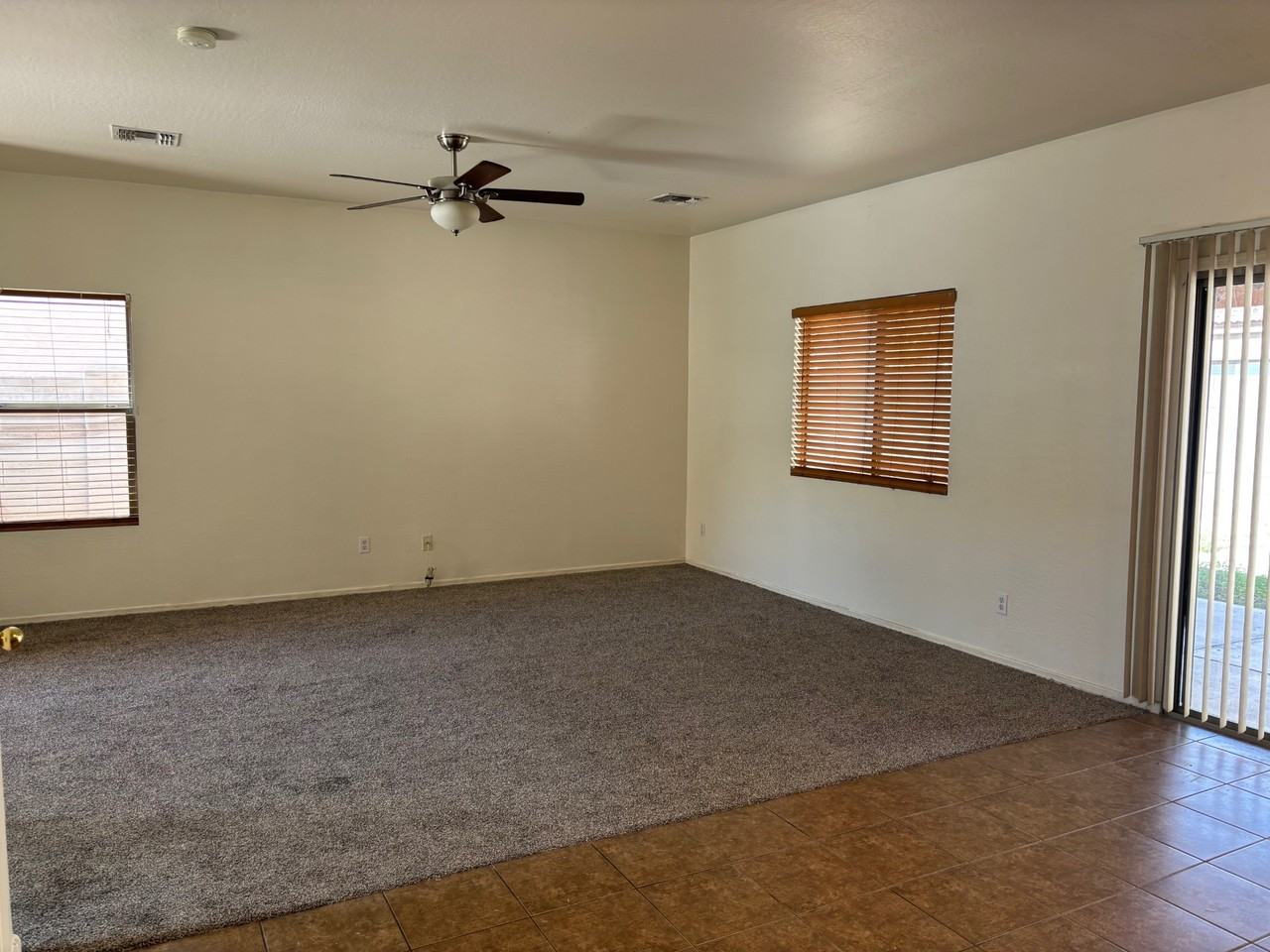 7014 West Mercer Lane - Photo 4 of 13