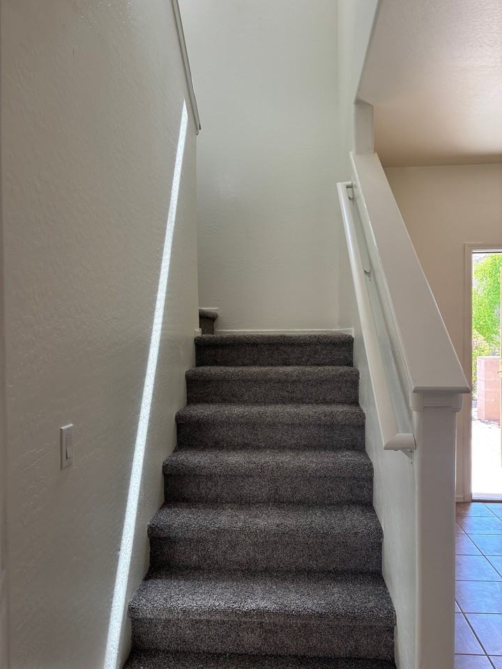 7014 West Mercer Lane - Photo 5 of 13