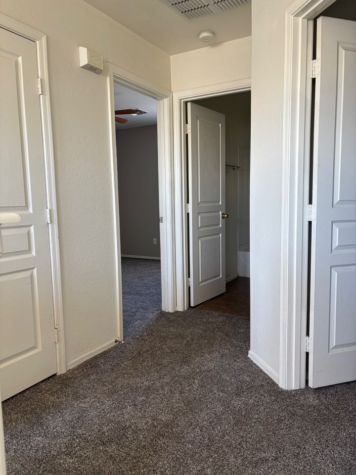 7014 West Mercer Lane - Photo 7 of 13