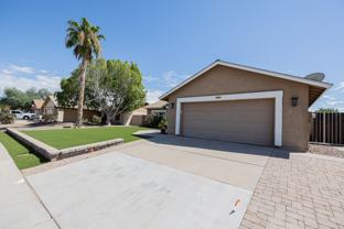 2041 W Rockwell Dr - Photo 1 of 1