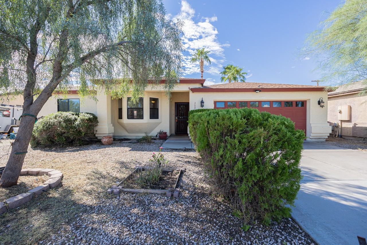 3005 E Danbury Rd - Photo 2 of 26