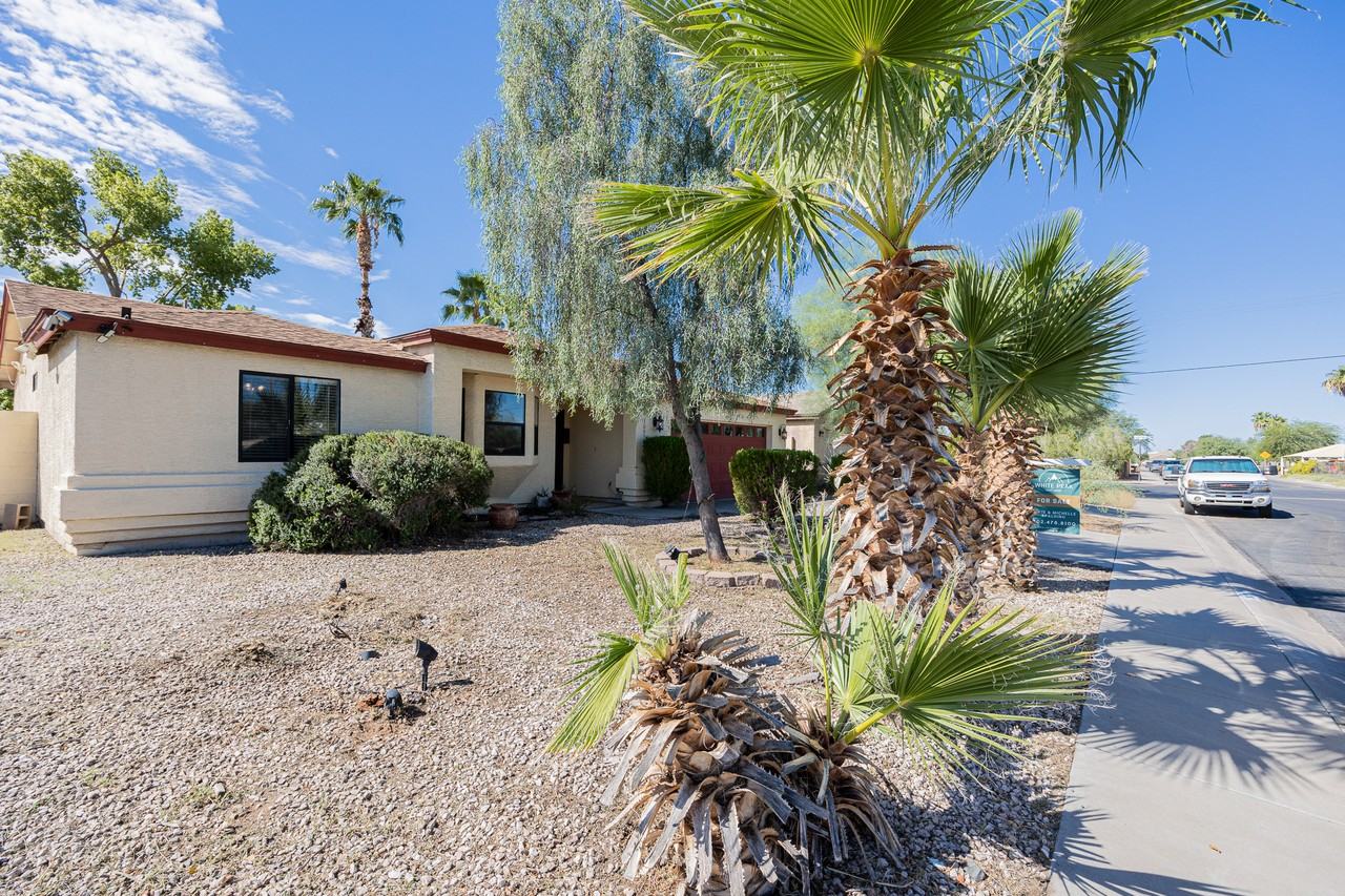 3005 E Danbury Rd - Photo 3 of 26