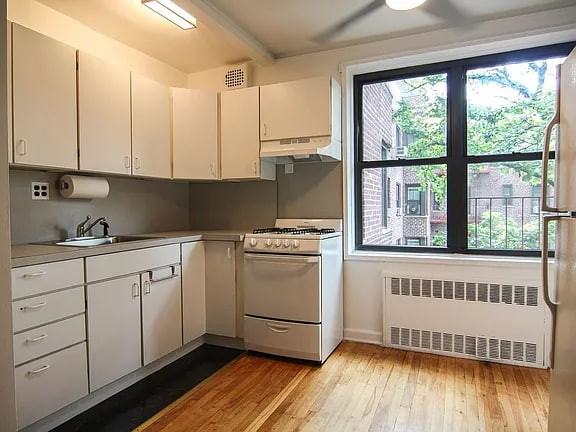 8810 34Th Ave - Photo 2 of 7