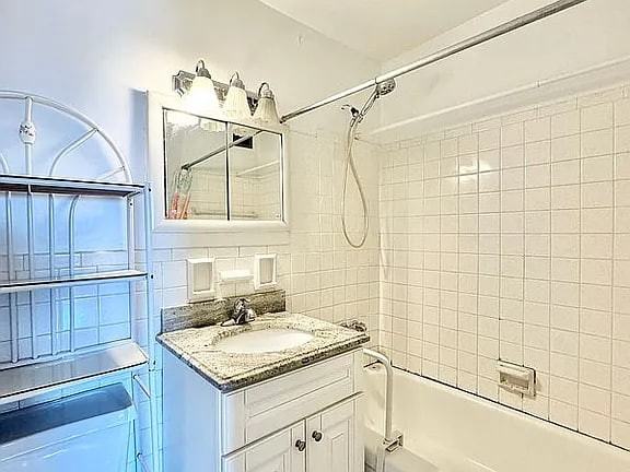 8615 Broadway - Photo 2 of 8