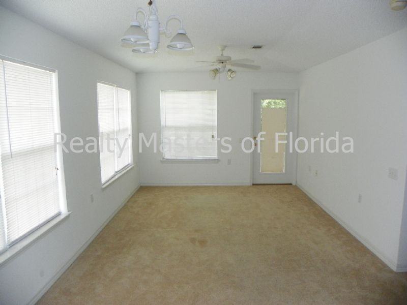 8061 Stonebrook Dr - Photo 2 of 15