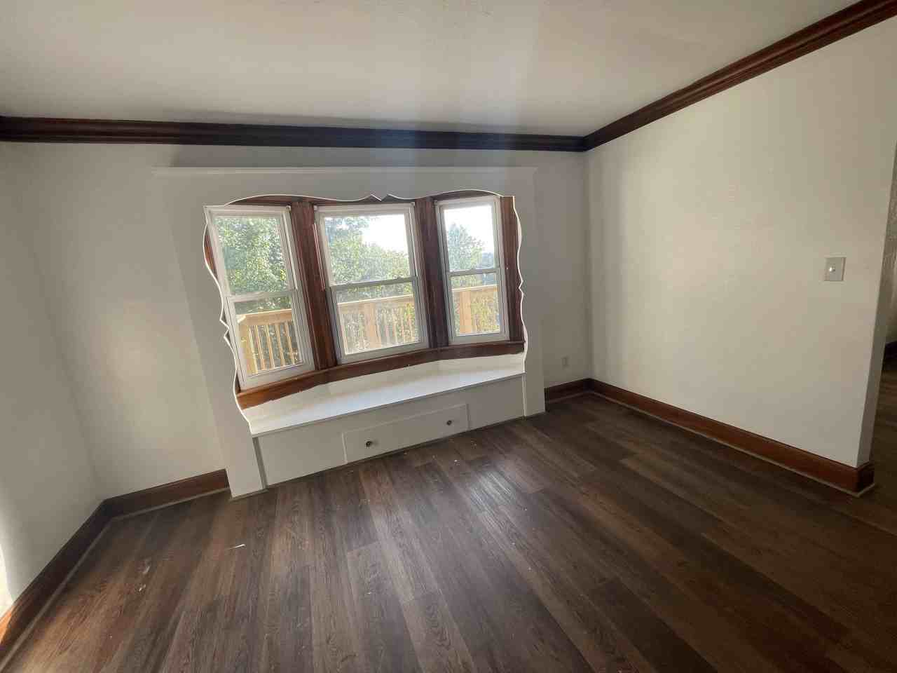 707 Clinton Ave - Photo 7 of 14