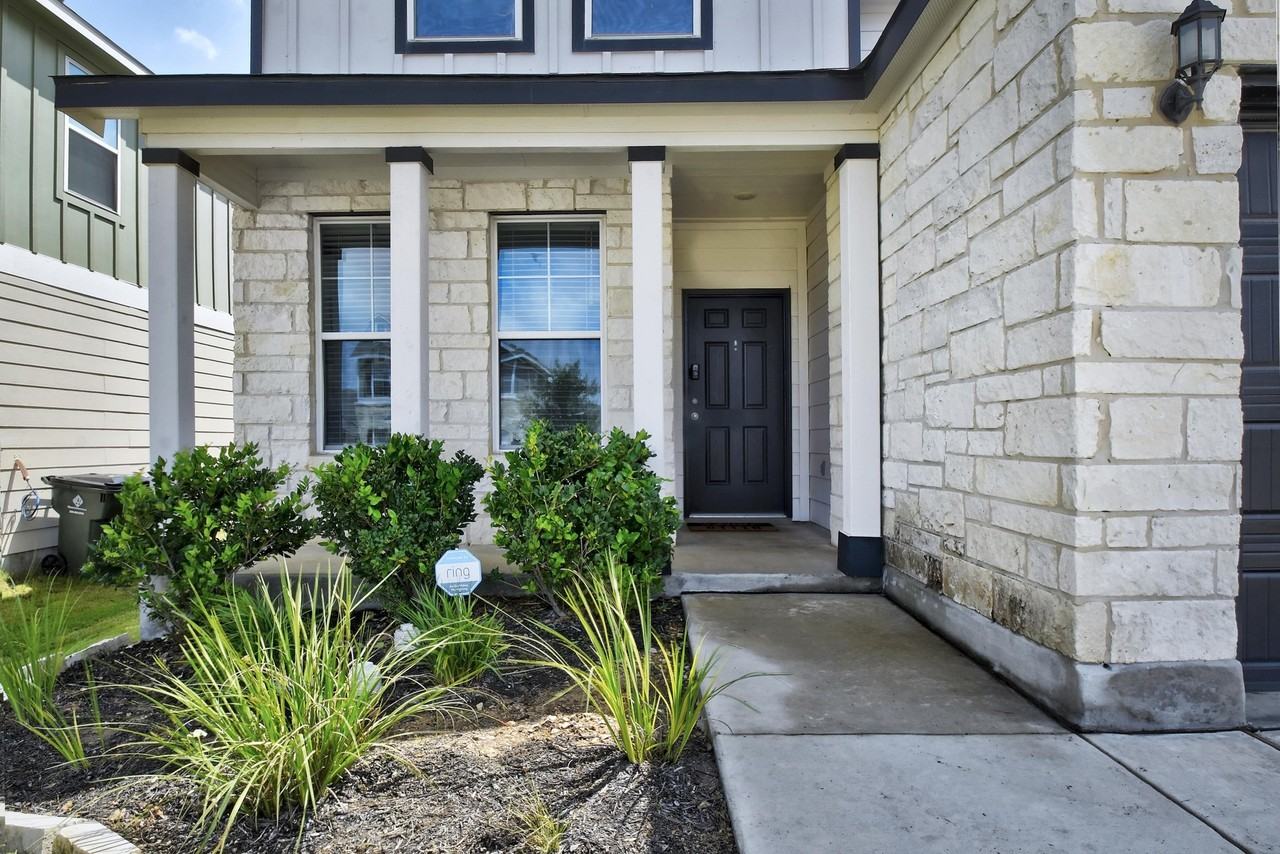 4113 Paddock Trl - Photo 3 of 37