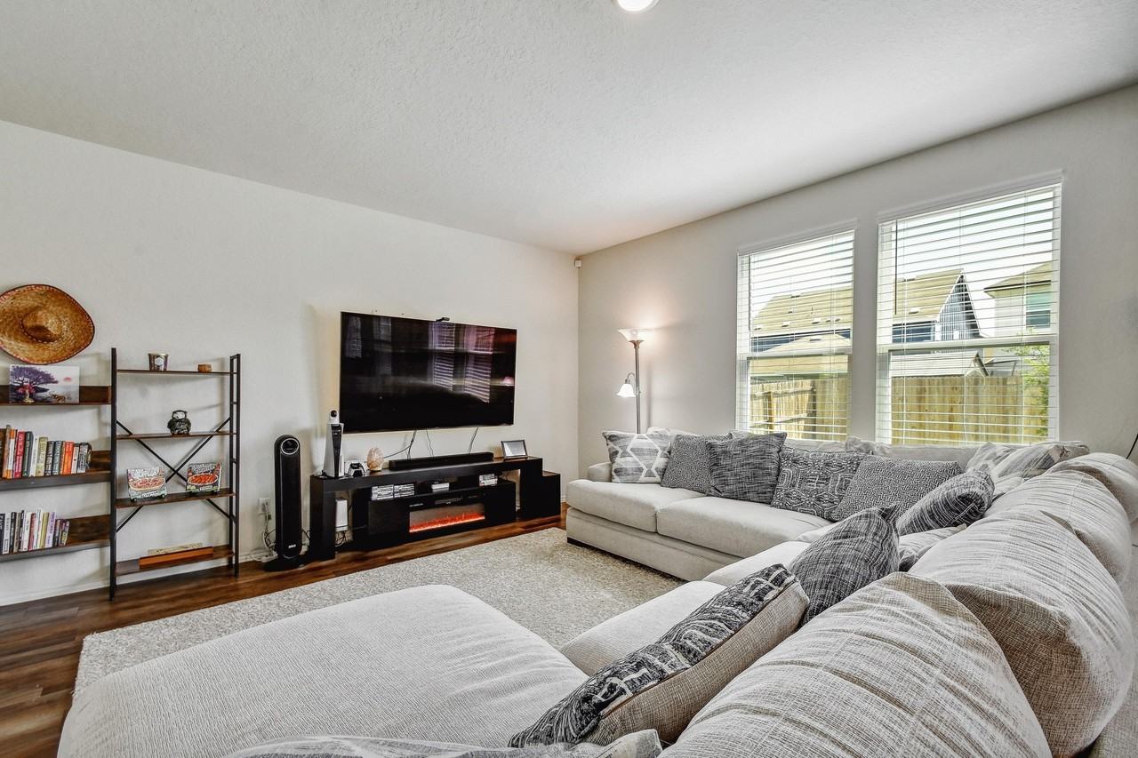 4113 Paddock Trl - Photo 5 of 37