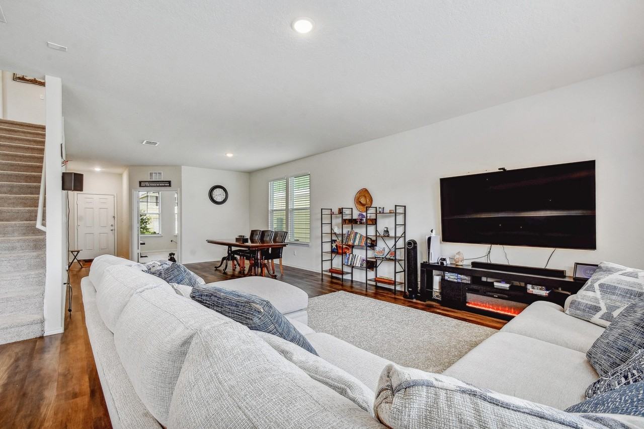 4113 Paddock Trl - Photo 6 of 37