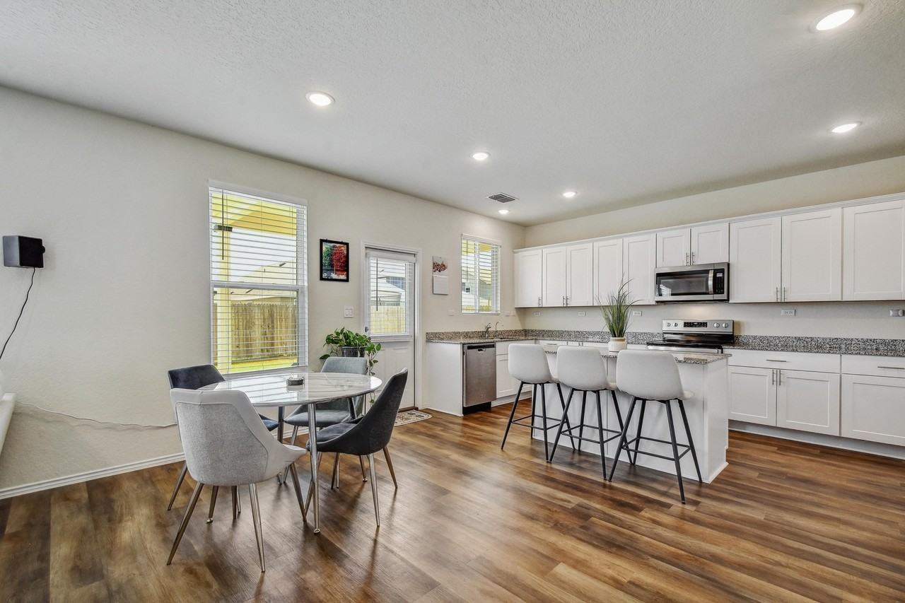 4113 Paddock Trl - Photo 7 of 37