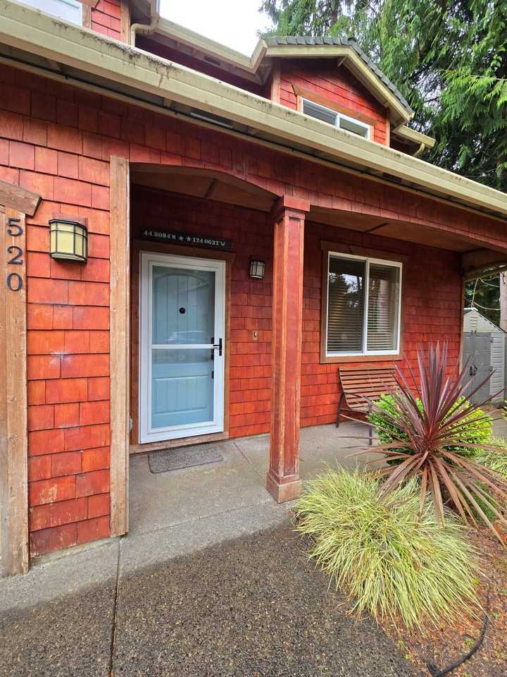 520 Se Pettinger St - Photo 2 of 50