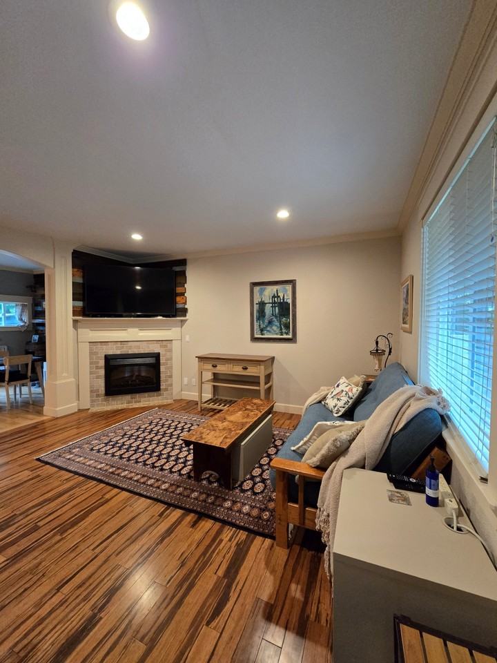 520 Se Pettinger St - Photo 3 of 50