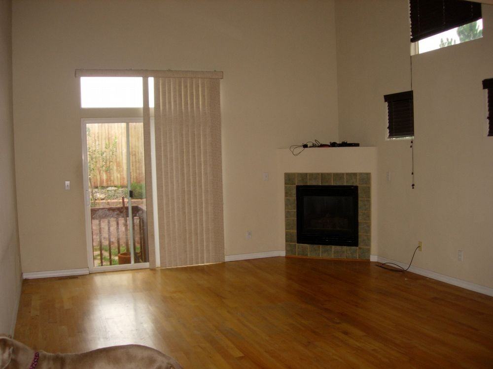 700 Entrada Dr - Photo 2 of 5