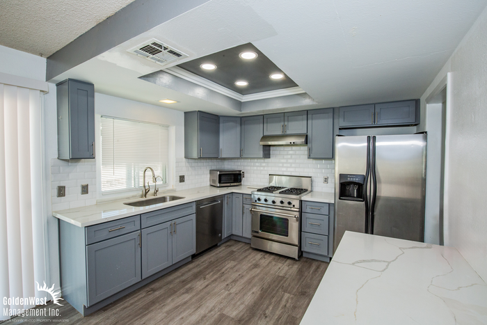 459 Annapolis Cir - Photo 2 of 26