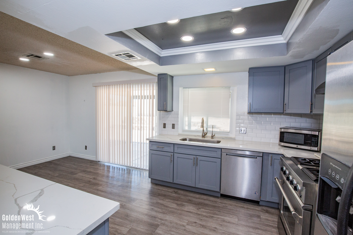 459 Annapolis Cir - Photo 3 of 26