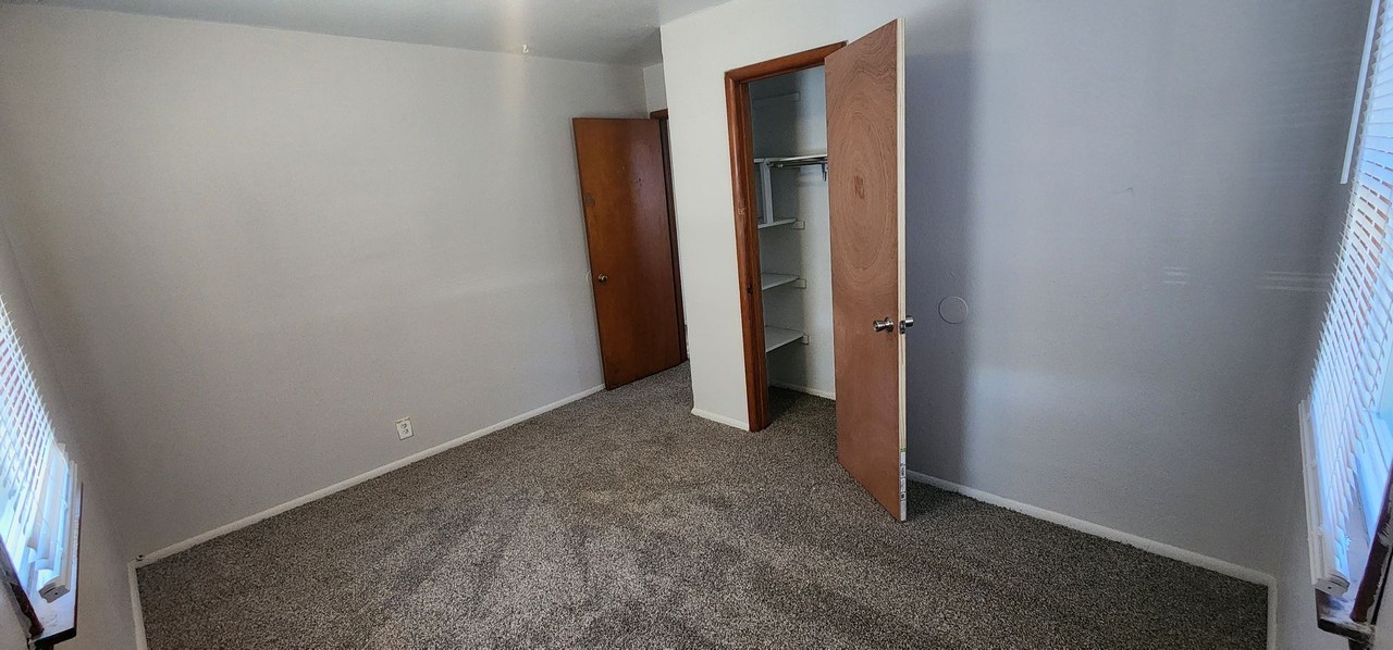 2407 S Mulberry St - Photo 4 of 11