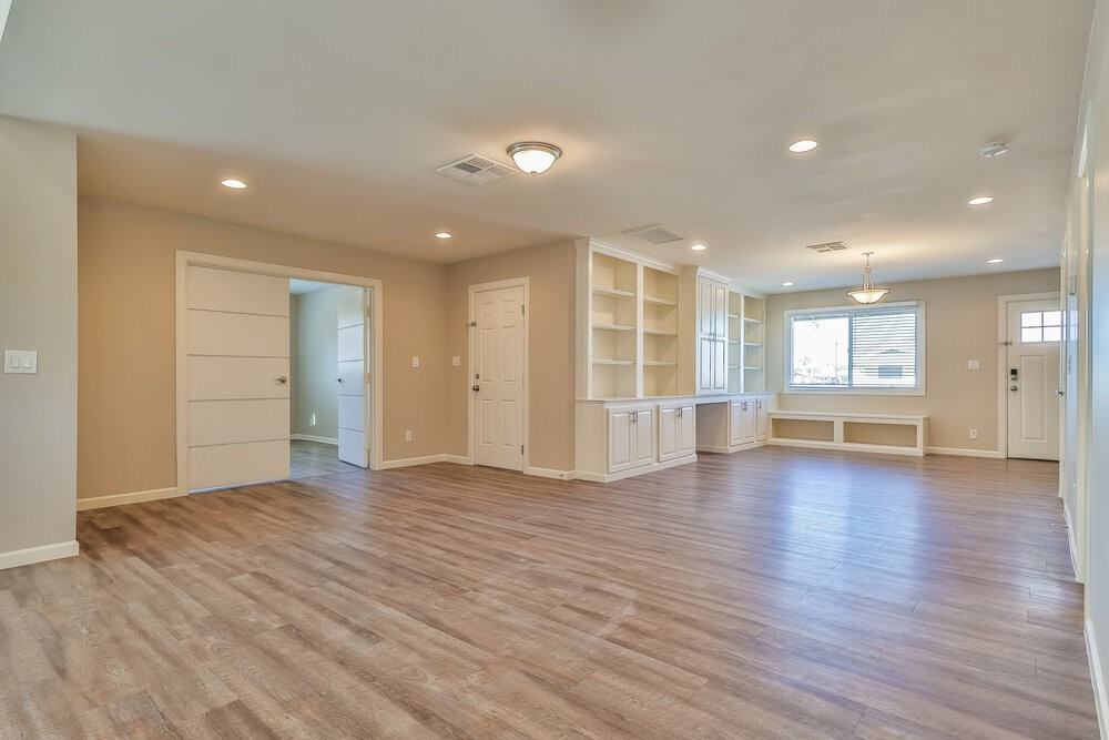 825 West 19th Street - Photo 3 of 15